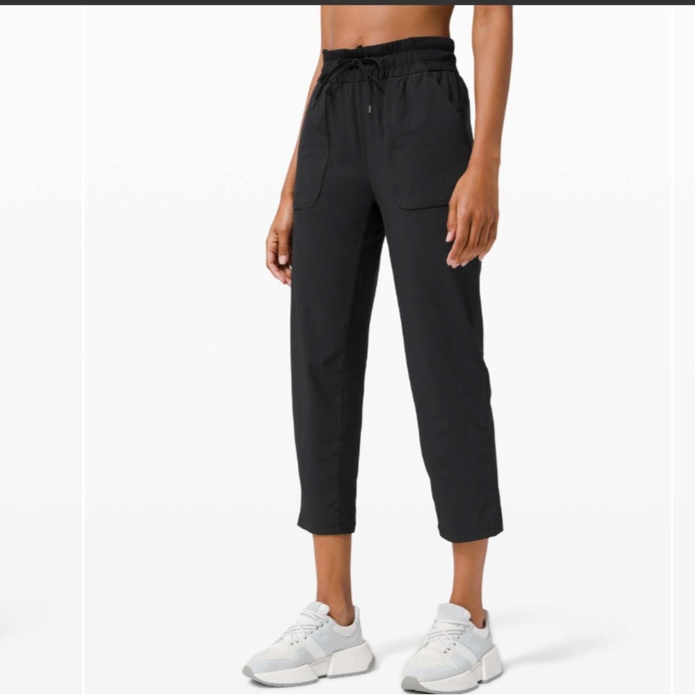 Lululemon Beyond the Studio Crop
Black (First Release) size 6